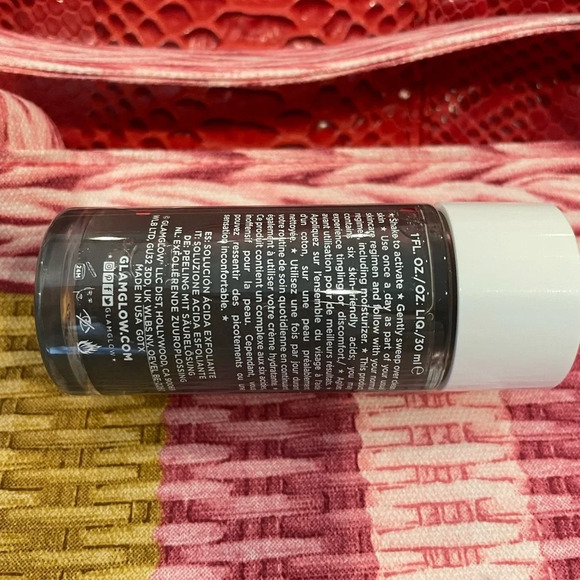 💞💞GLAMGLOW💞💞 - Picture 2 of 3